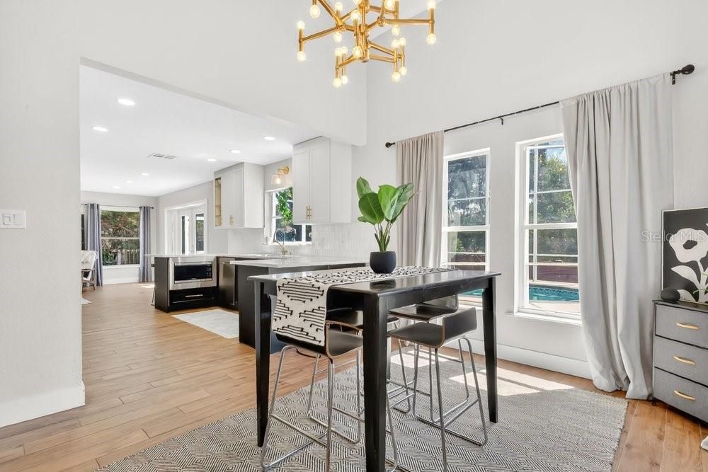 En Venta: $630,000 (4 camas, 2 baños, 2331 Pies cuadrados)