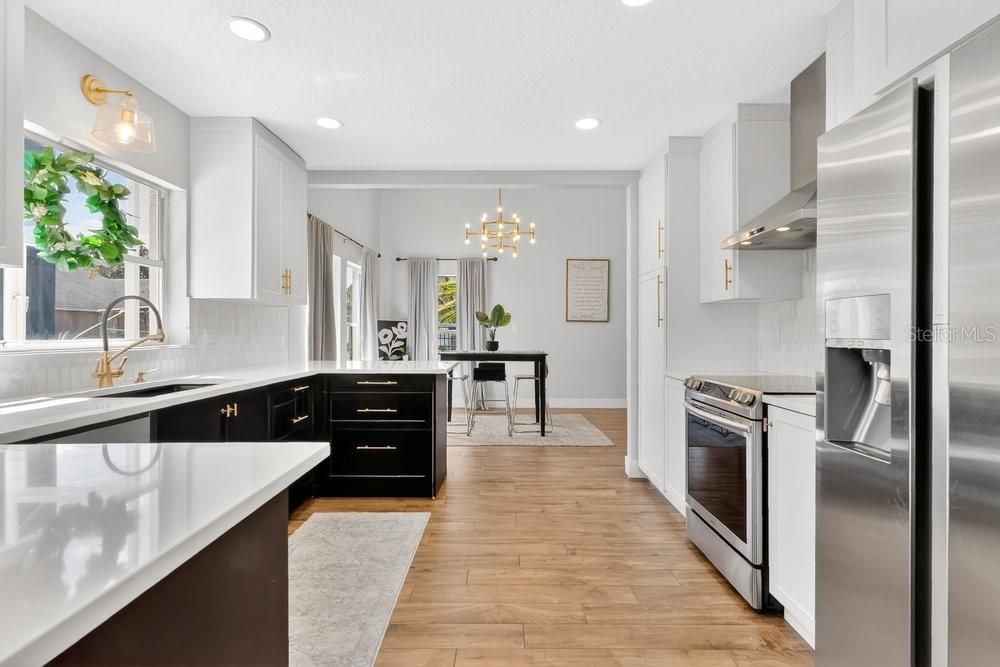En Venta: $630,000 (4 camas, 2 baños, 2331 Pies cuadrados)