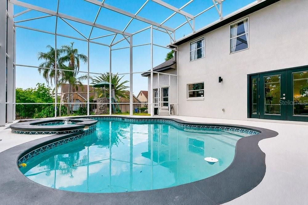 En Venta: $630,000 (4 camas, 2 baños, 2331 Pies cuadrados)