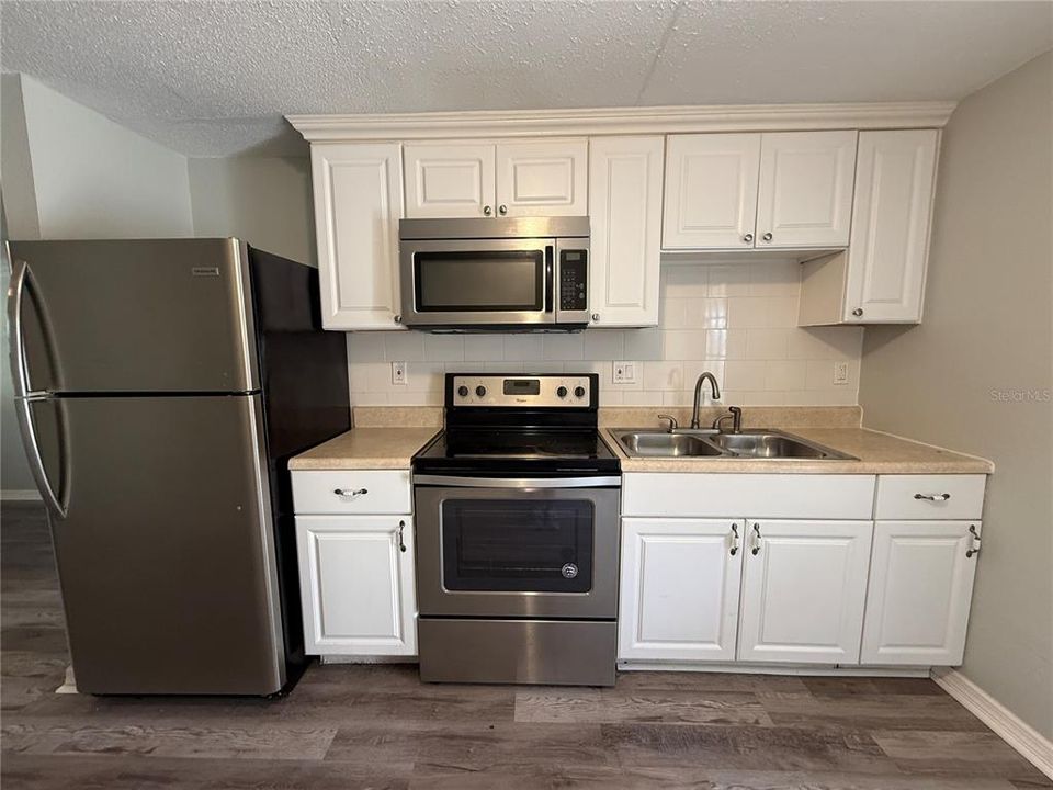 For Rent: $1,300 (2 beds, 1 baths, 714 Square Feet)