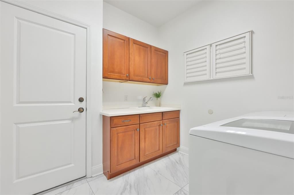 For Sale: $1,145,000 (4 beds, 3 baths, 3699 Square Feet)