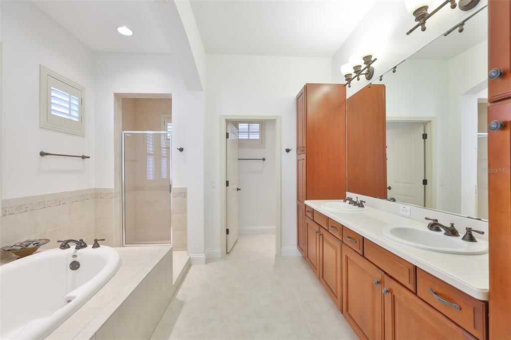 For Sale: $1,145,000 (4 beds, 3 baths, 3699 Square Feet)