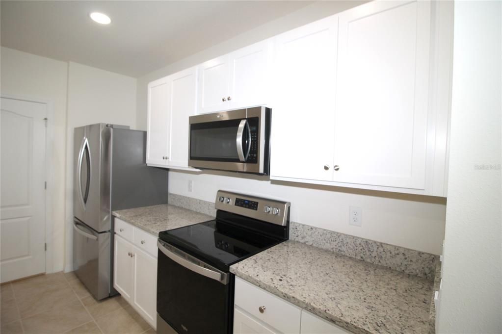 For Rent: $2,400 (3 beds, 2 baths, 1690 Square Feet)