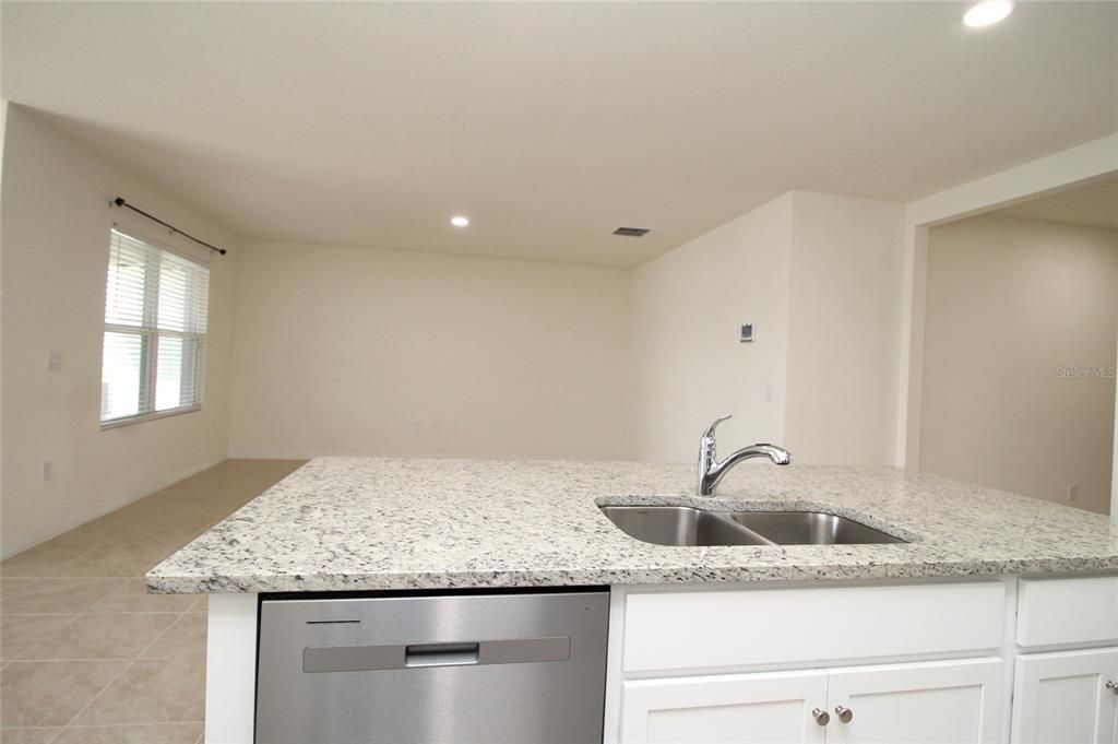 For Rent: $2,400 (3 beds, 2 baths, 1690 Square Feet)