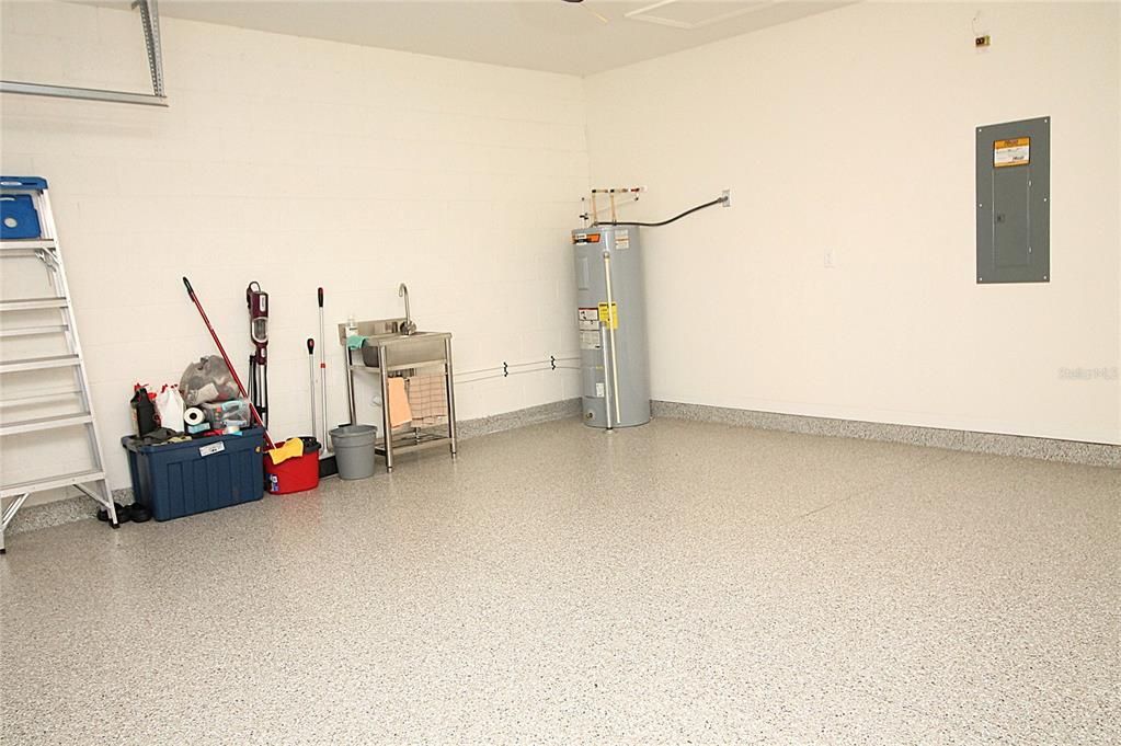 For Rent: $2,400 (3 beds, 2 baths, 1690 Square Feet)