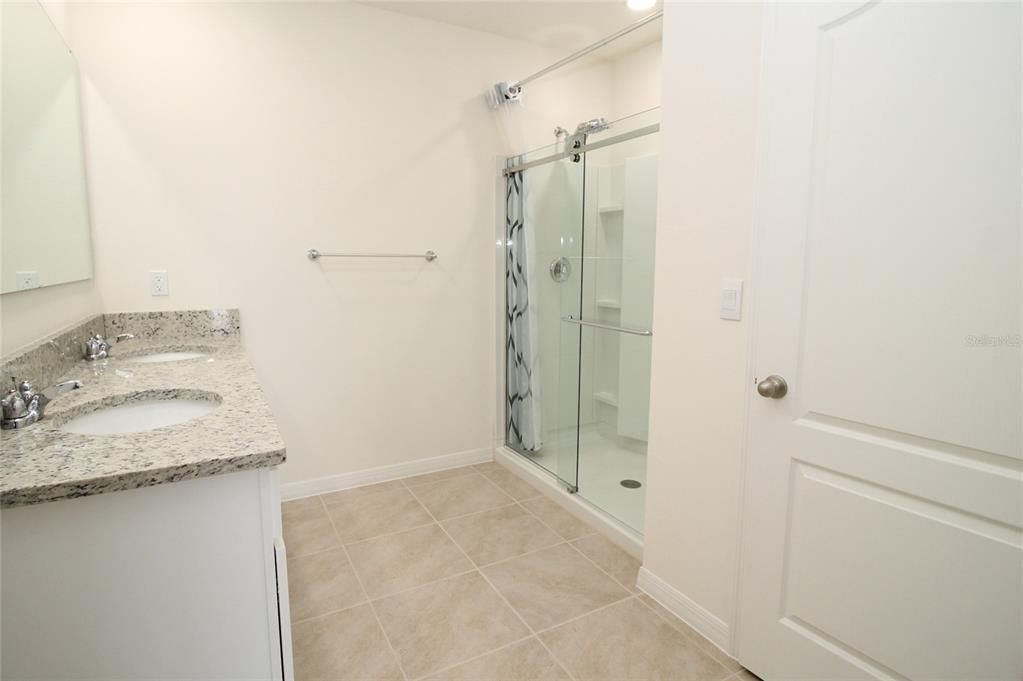 For Rent: $2,400 (3 beds, 2 baths, 1690 Square Feet)