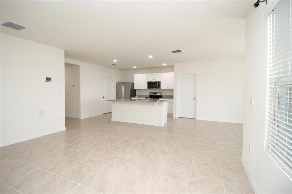 For Rent: $2,400 (3 beds, 2 baths, 1690 Square Feet)