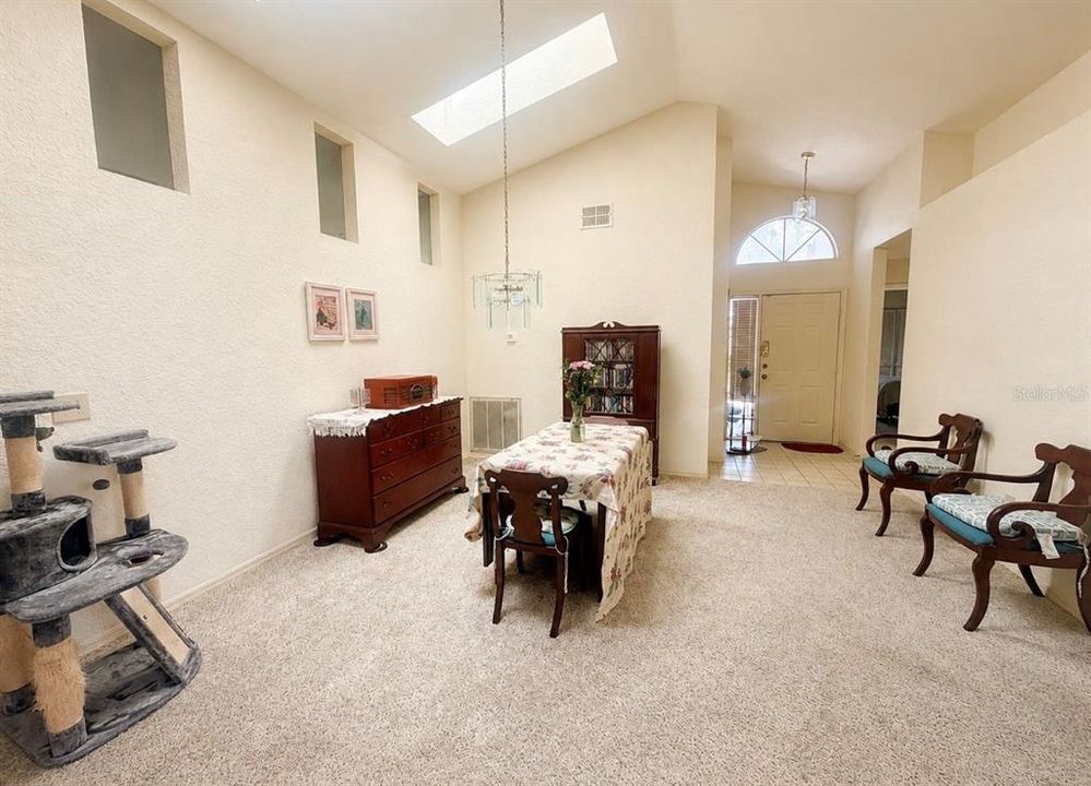 For Sale: $315,000 (2 beds, 2 baths, 1692 Square Feet)