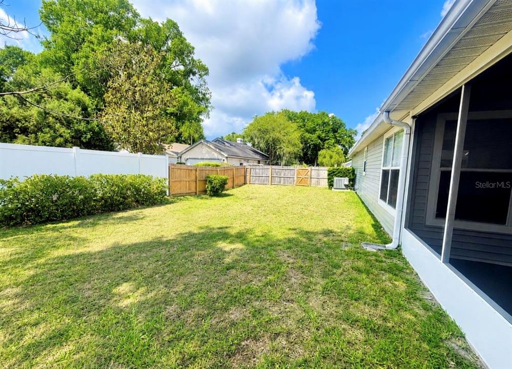For Sale: $315,000 (2 beds, 2 baths, 1692 Square Feet)