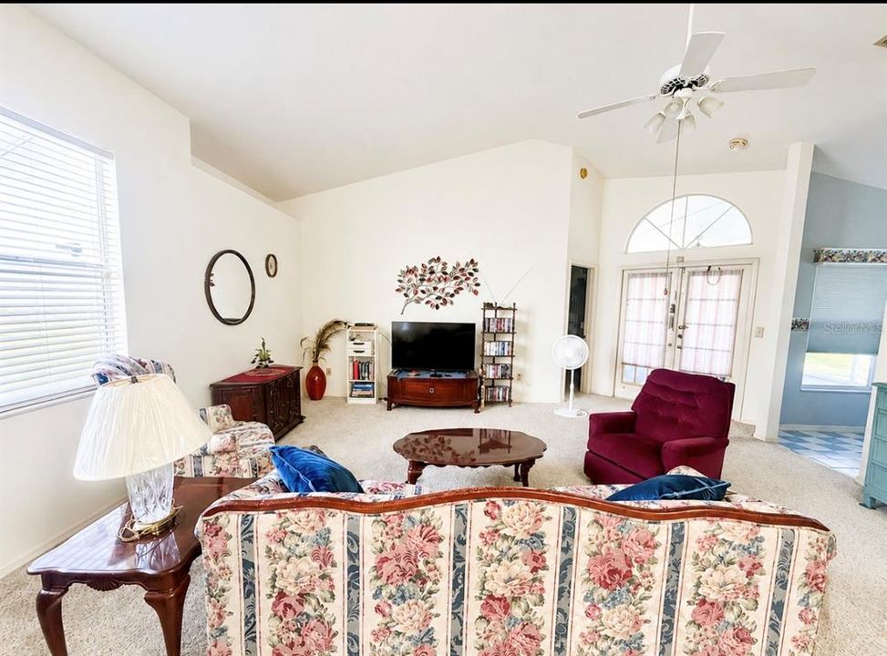 For Sale: $315,000 (2 beds, 2 baths, 1692 Square Feet)