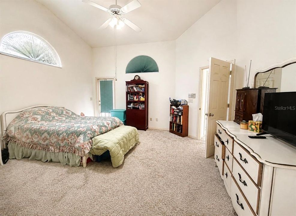 For Sale: $315,000 (2 beds, 2 baths, 1692 Square Feet)