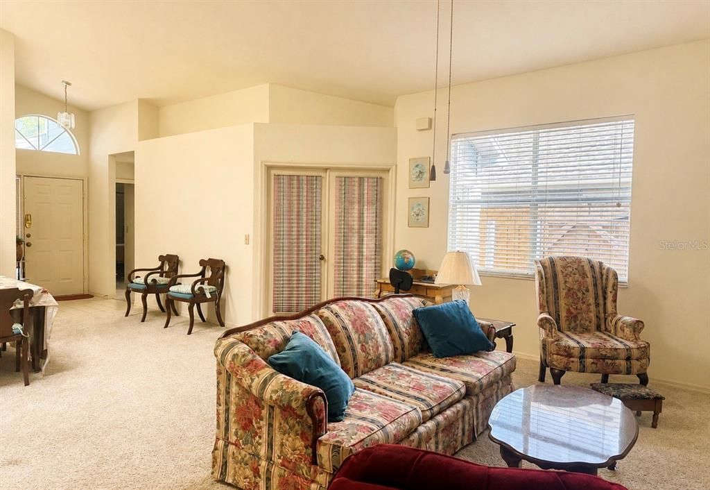 For Sale: $315,000 (2 beds, 2 baths, 1692 Square Feet)