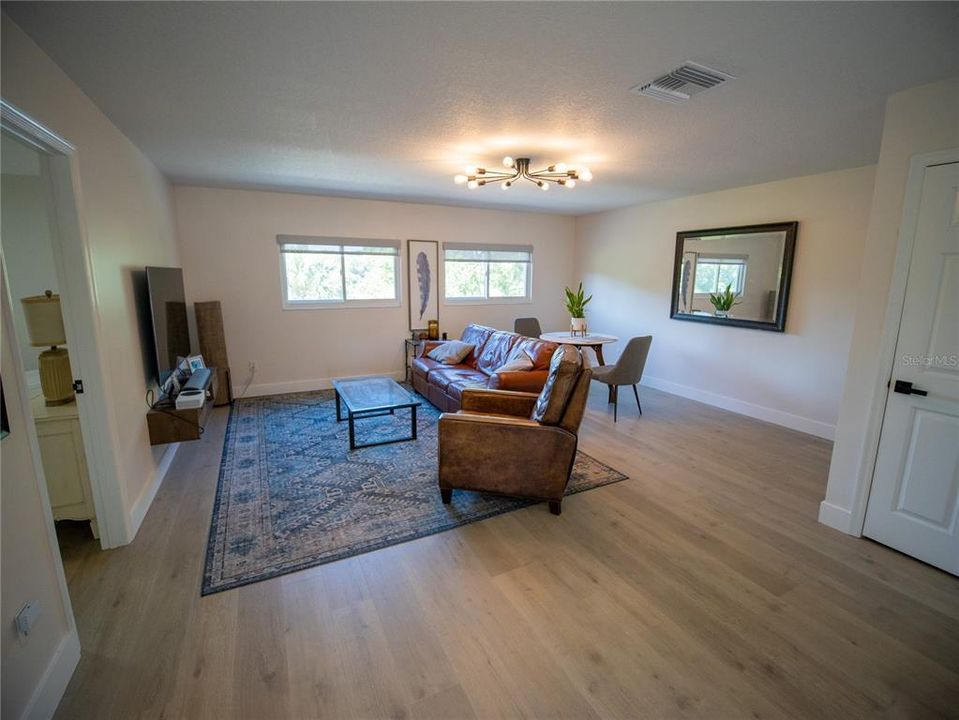 En Venta: $849,900 (5 camas, 3 baños, 3034 Pies cuadrados)