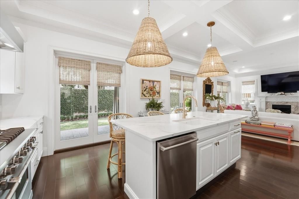Active With Contract: $1,395,000 (4 beds, 3 baths, 2922 Square Feet)