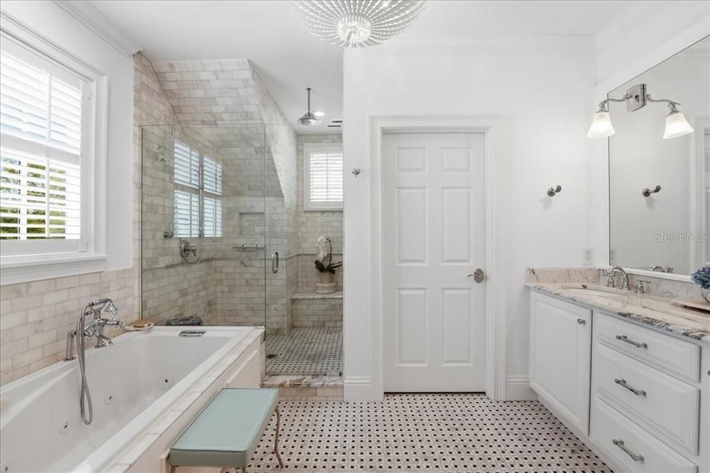 Active With Contract: $1,395,000 (4 beds, 3 baths, 2922 Square Feet)