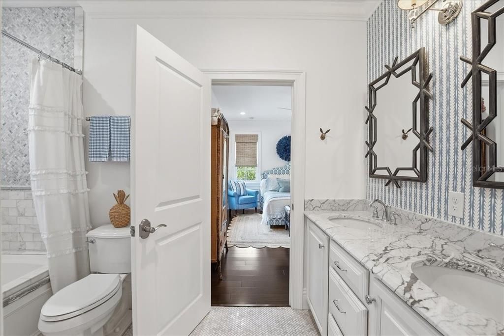 Active With Contract: $1,395,000 (4 beds, 3 baths, 2922 Square Feet)