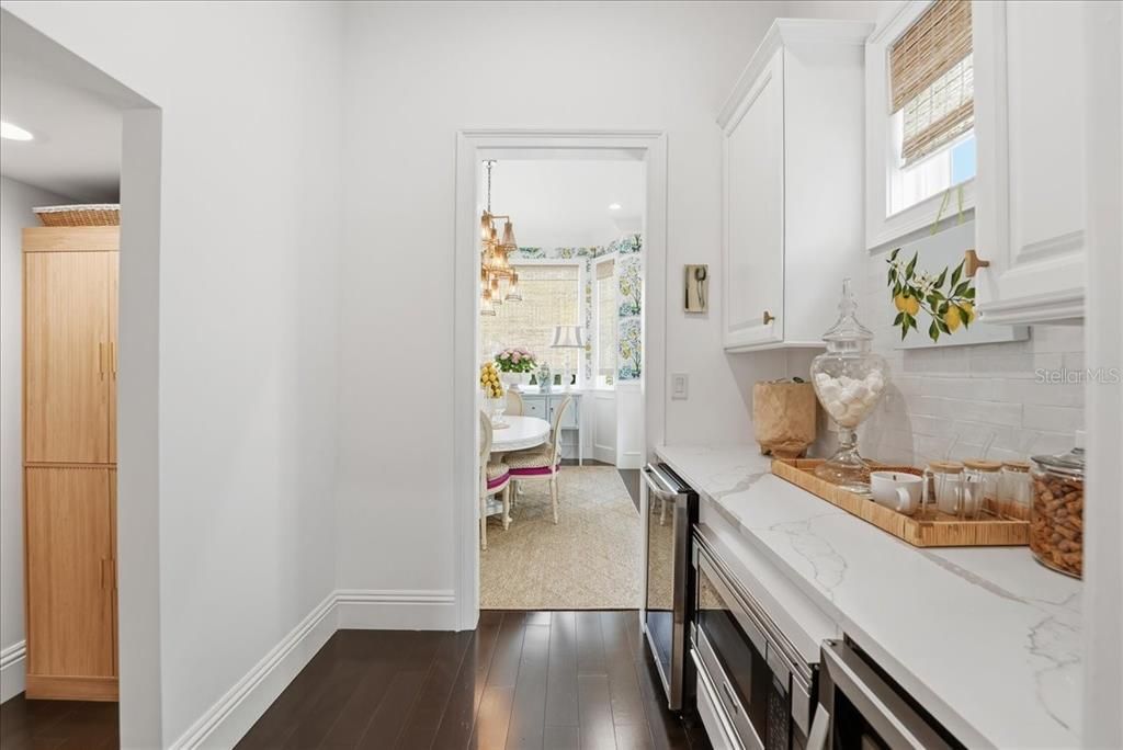Active With Contract: $1,395,000 (4 beds, 3 baths, 2922 Square Feet)