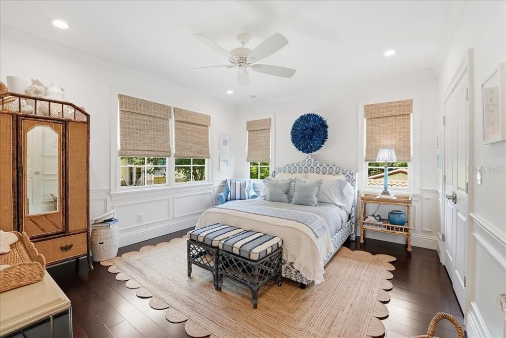 Active With Contract: $1,395,000 (4 beds, 3 baths, 2922 Square Feet)