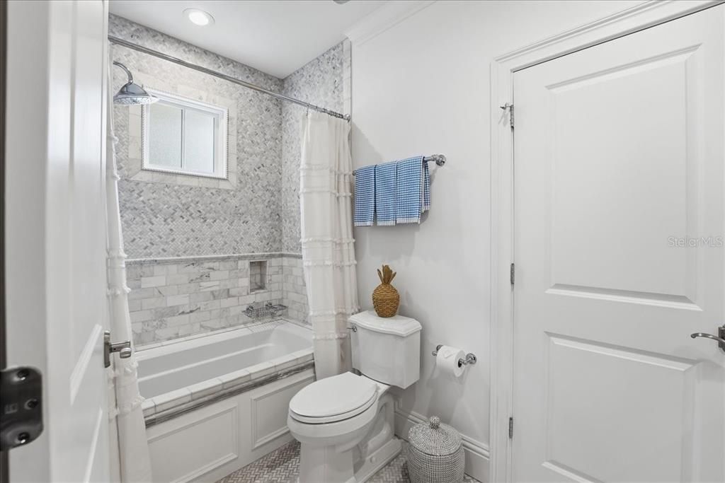 Active With Contract: $1,395,000 (4 beds, 3 baths, 2922 Square Feet)
