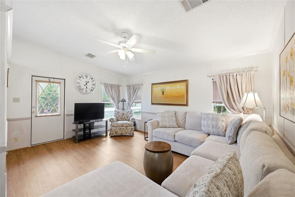 Active With Contract: $165,000 (2 beds, 2 baths, 864 Square Feet)