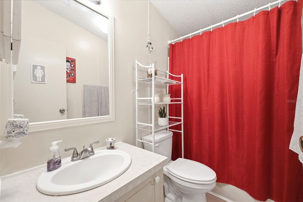 Active With Contract: $165,000 (2 beds, 2 baths, 864 Square Feet)