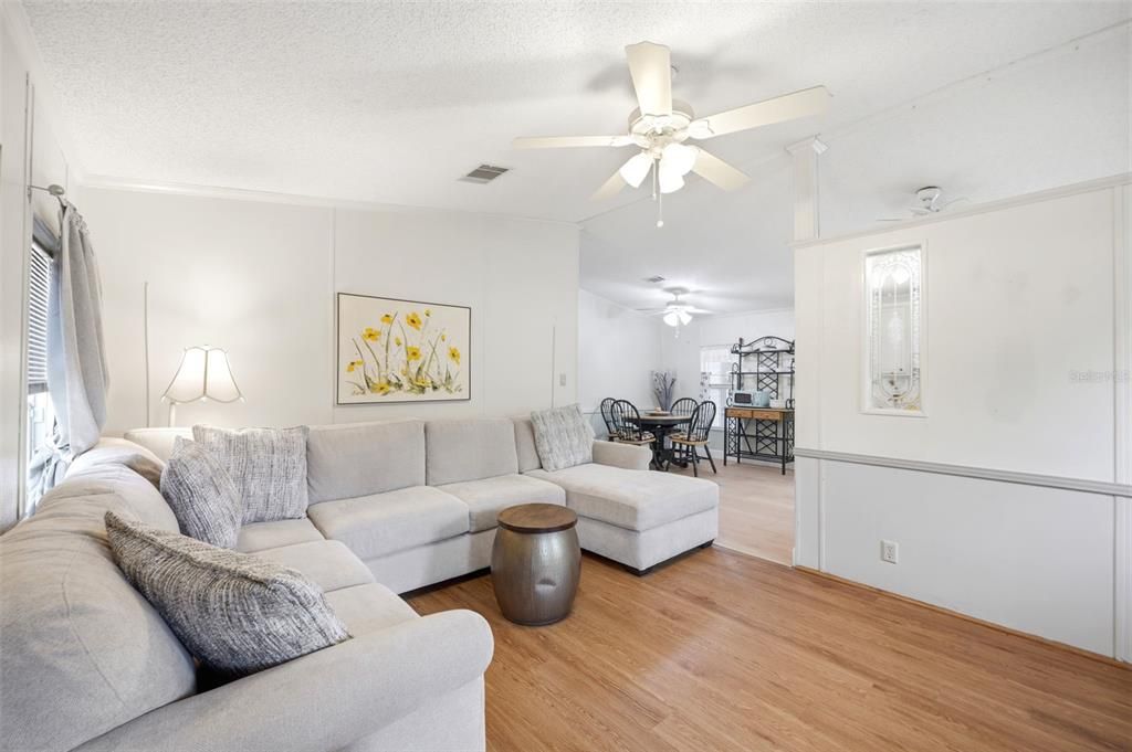 Active With Contract: $165,000 (2 beds, 2 baths, 864 Square Feet)