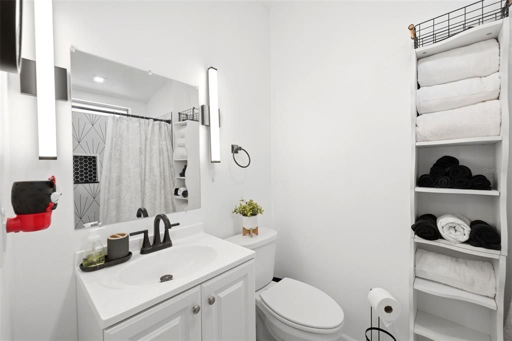 Active With Contract: $165,000 (2 beds, 2 baths, 864 Square Feet)
