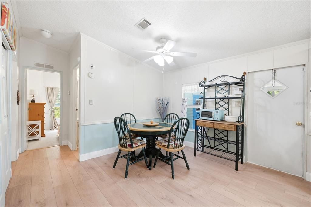 Active With Contract: $165,000 (2 beds, 2 baths, 864 Square Feet)