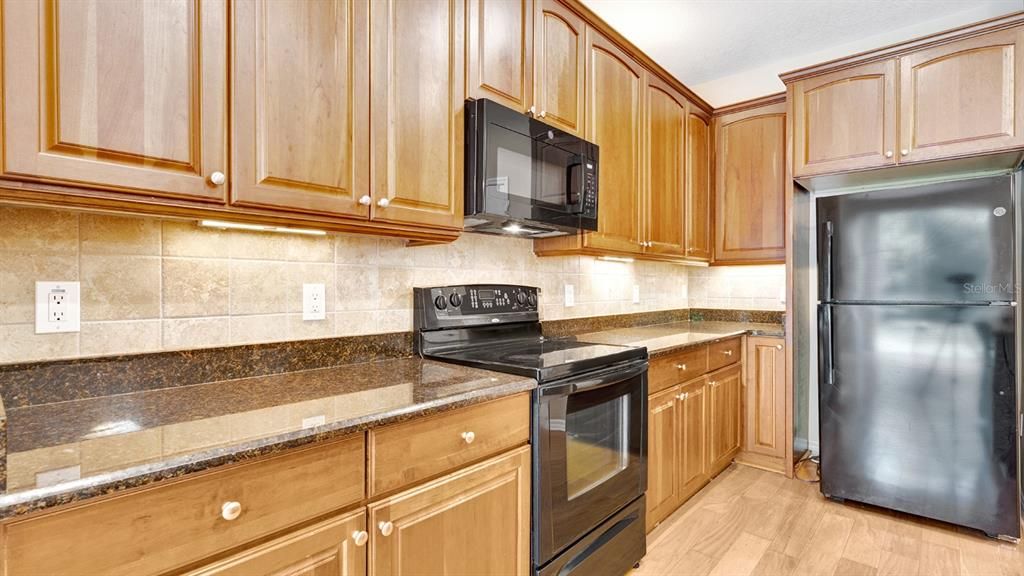 На продажу: $350,000 (3 спален, 2 ванн, 1777 Квадратных фут)