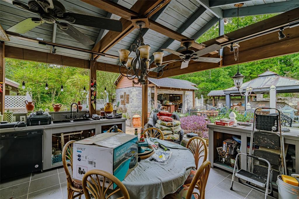For Sale: $490,000 (1 beds, 2 baths, 2528 Square Feet)