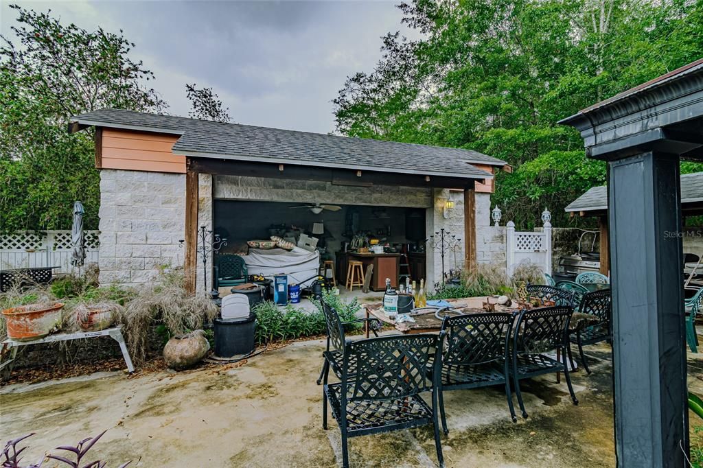For Sale: $490,000 (1 beds, 2 baths, 2528 Square Feet)