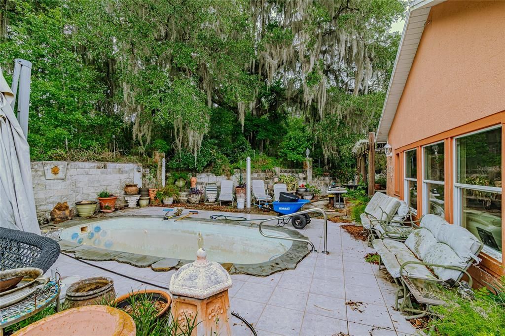 For Sale: $490,000 (1 beds, 2 baths, 2528 Square Feet)
