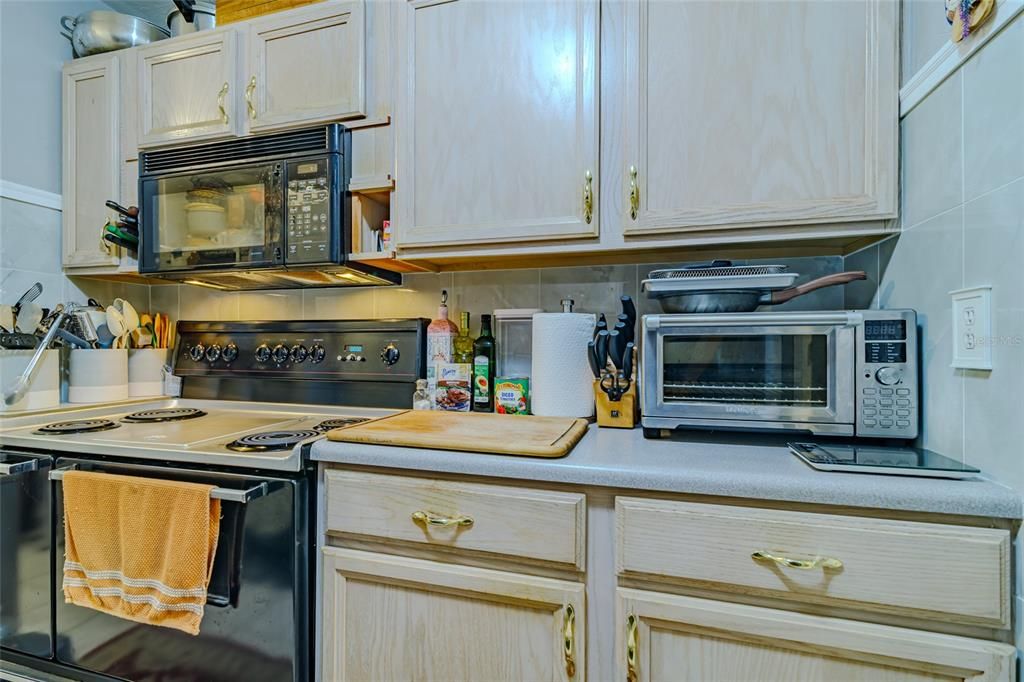 For Sale: $490,000 (1 beds, 2 baths, 2528 Square Feet)