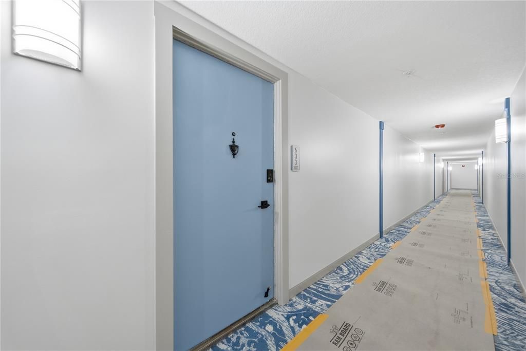 For Sale: $258,000 (1 beds, 1 baths, 915 Square Feet)