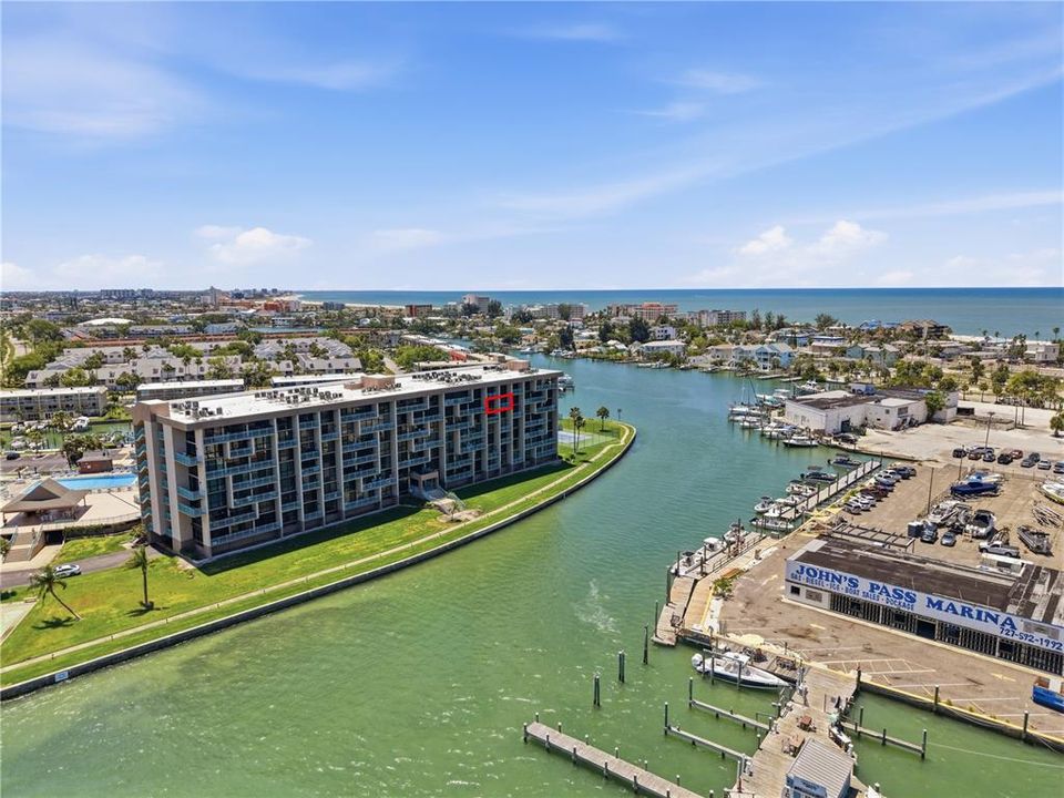 For Sale: $258,000 (1 beds, 1 baths, 915 Square Feet)