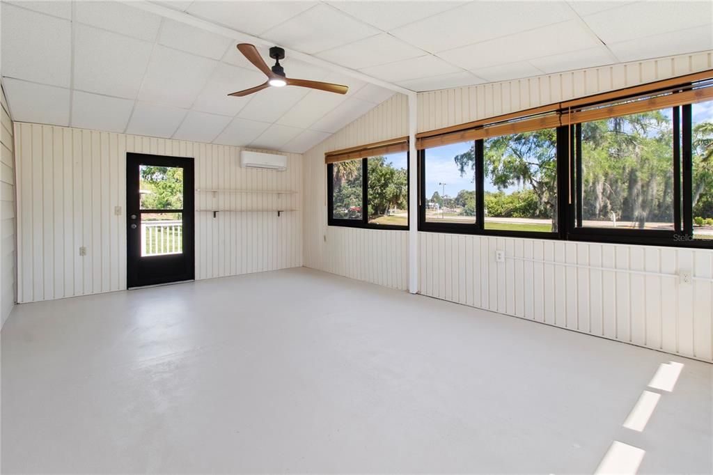 Active With Contract: $199,000 (2 beds, 2 baths, 1008 Square Feet)