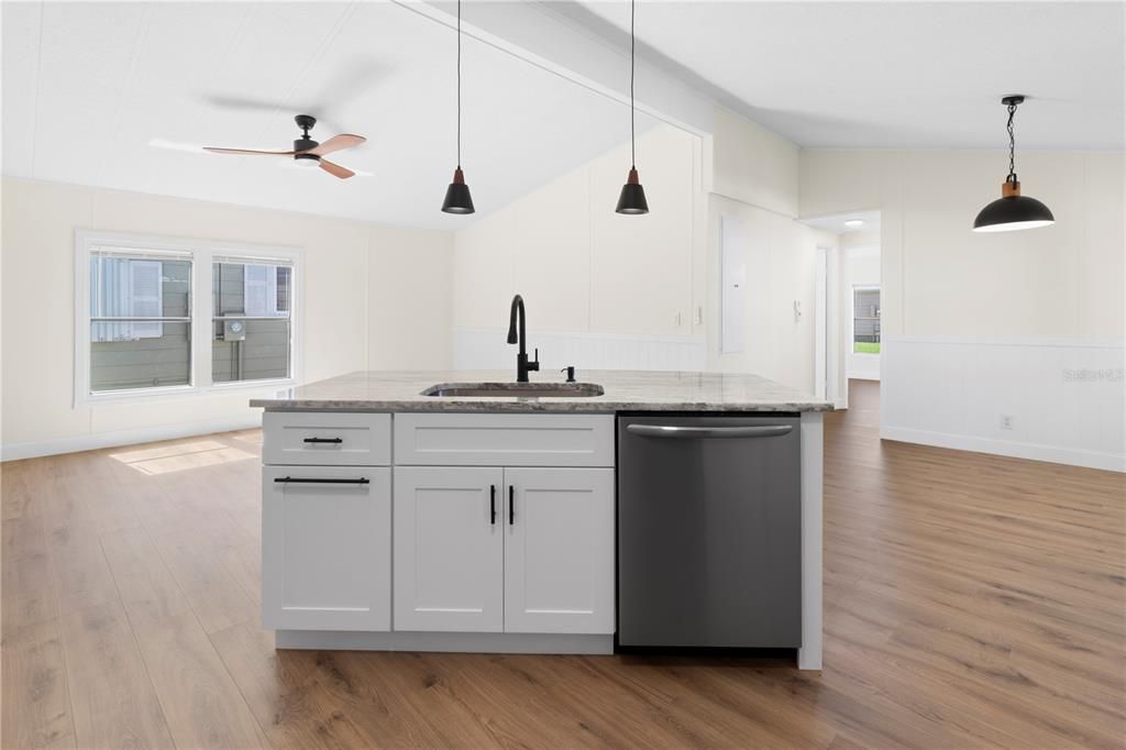 Active With Contract: $199,000 (2 beds, 2 baths, 1008 Square Feet)