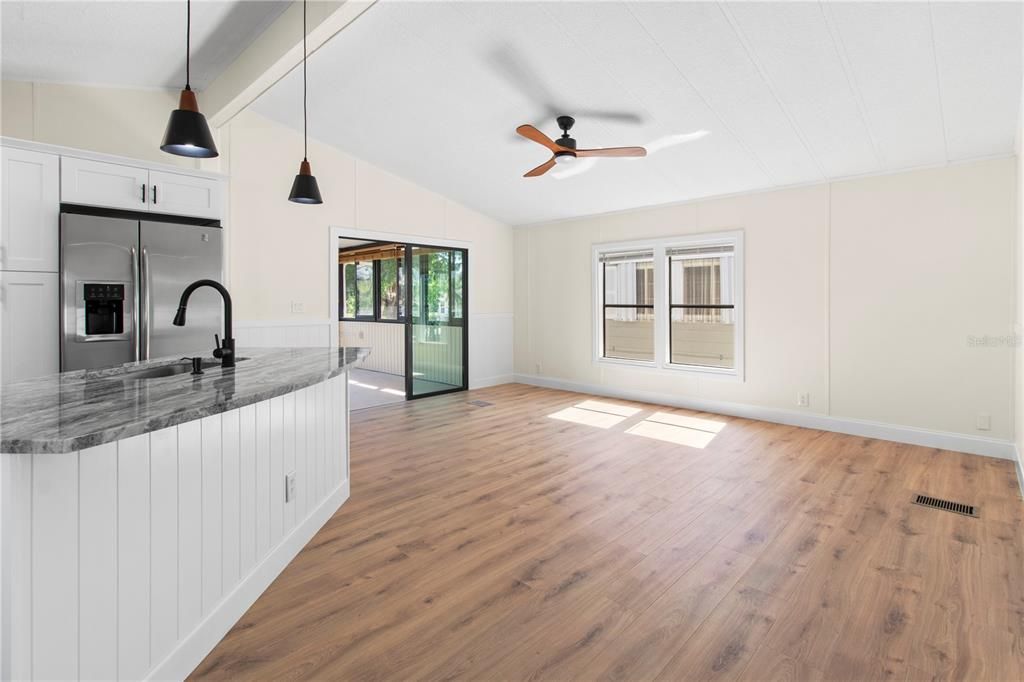 Active With Contract: $199,000 (2 beds, 2 baths, 1008 Square Feet)