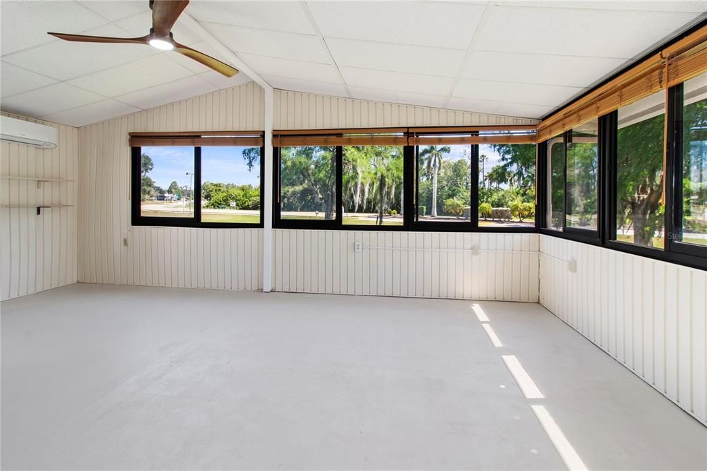 Active With Contract: $199,000 (2 beds, 2 baths, 1008 Square Feet)