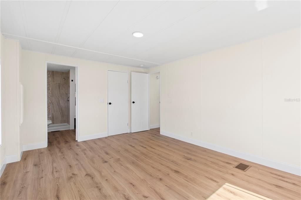 Active With Contract: $199,000 (2 beds, 2 baths, 1008 Square Feet)