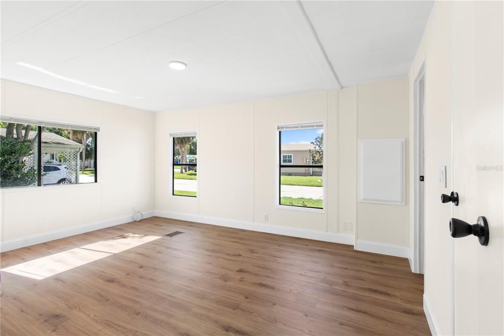 Active With Contract: $199,000 (2 beds, 2 baths, 1008 Square Feet)