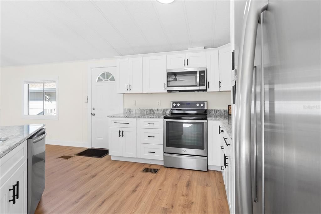 Active With Contract: $199,000 (2 beds, 2 baths, 1008 Square Feet)