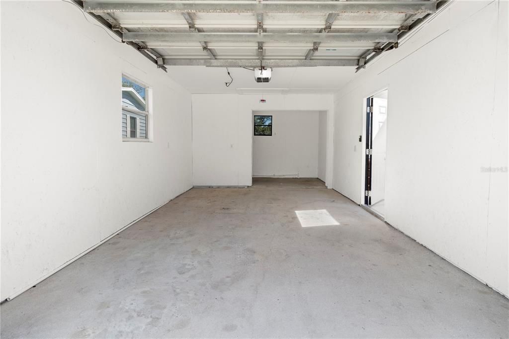 Active With Contract: $199,000 (2 beds, 2 baths, 1008 Square Feet)