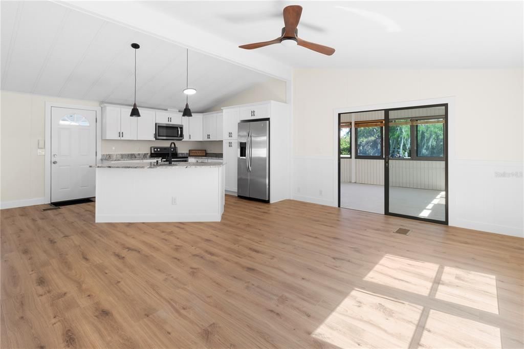 Active With Contract: $199,000 (2 beds, 2 baths, 1008 Square Feet)