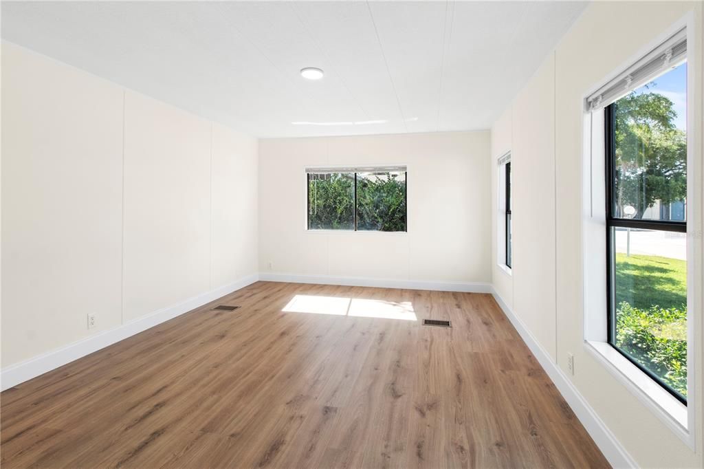 Active With Contract: $199,000 (2 beds, 2 baths, 1008 Square Feet)