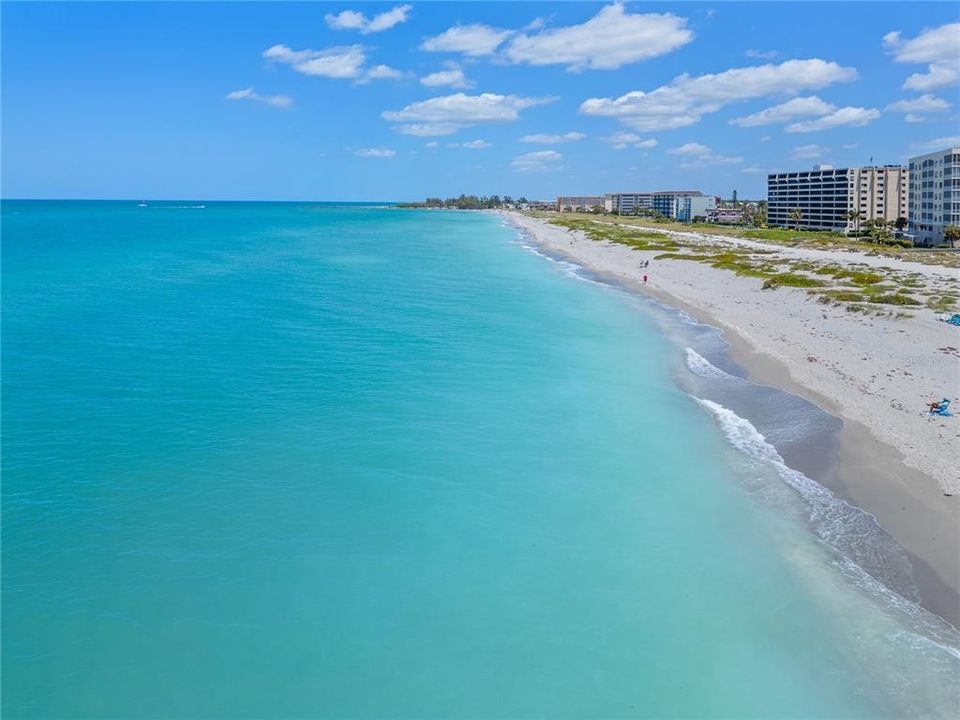 For Sale: $699,000 (2 beds, 2 baths, 1309 Square Feet)