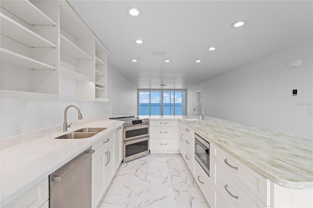 For Sale: $699,000 (2 beds, 2 baths, 1309 Square Feet)