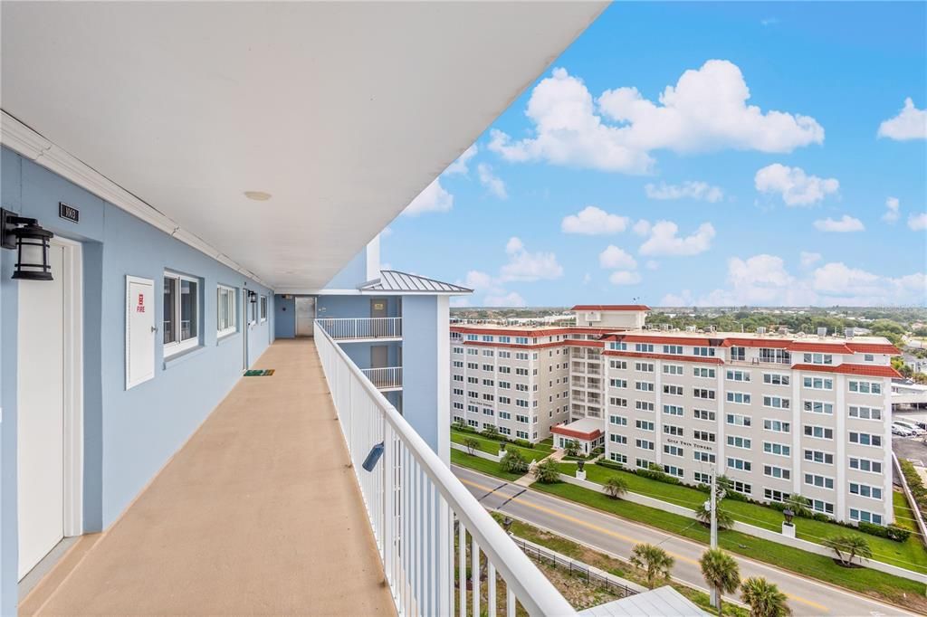 For Sale: $699,000 (2 beds, 2 baths, 1309 Square Feet)