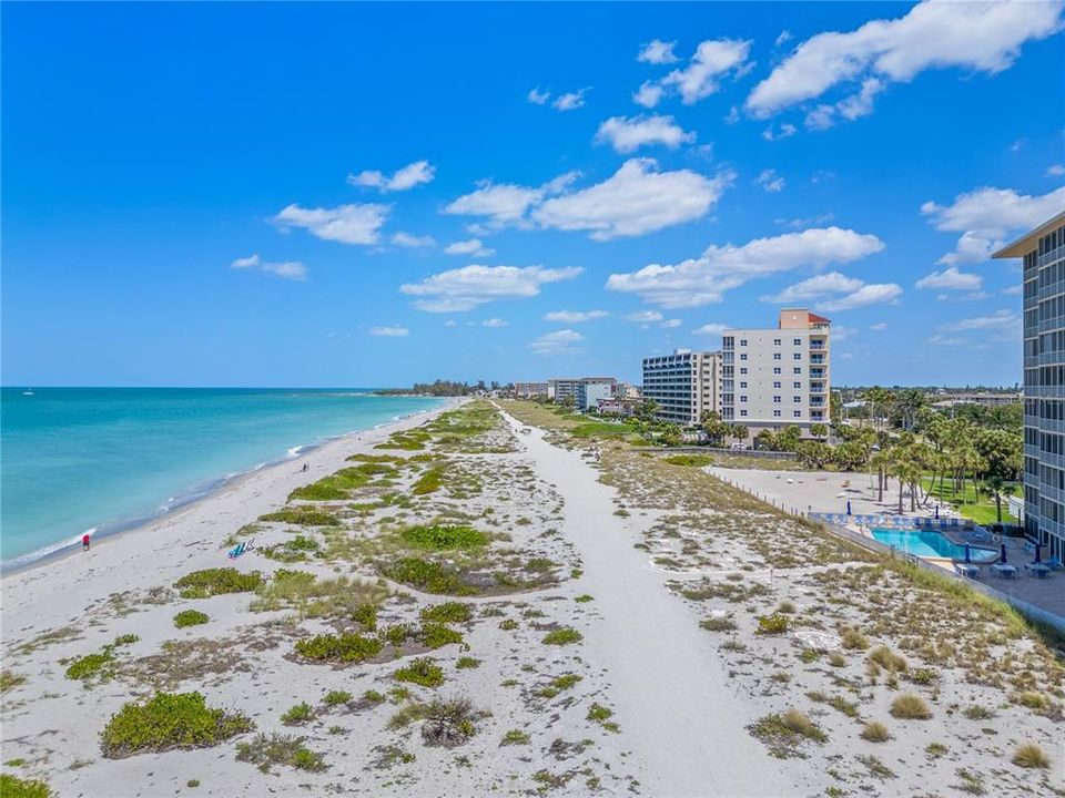 For Sale: $699,000 (2 beds, 2 baths, 1309 Square Feet)