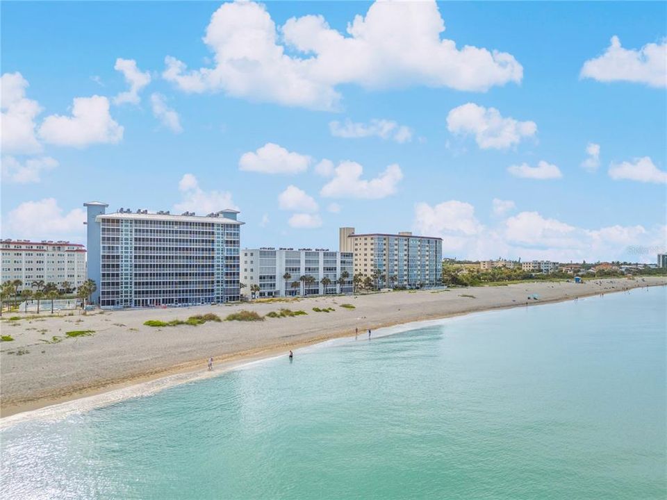 For Sale: $699,000 (2 beds, 2 baths, 1309 Square Feet)